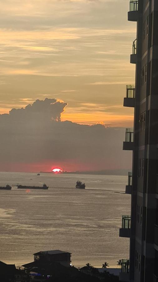 Cozy Penthouse 2Br Suite W Balcony - Amazing Manila Bay View And City Skyline Near Moa Пасай Экстерьер фото